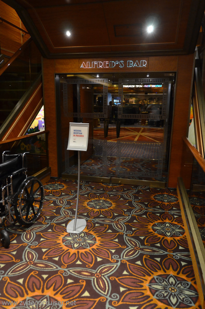 092: Carnival Conquest, New Orleans, Embarkation, Alfred's Bar, 