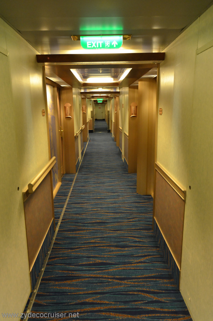 092: Carnival Conquest, Fun Day at Sea 1, our hallway, 