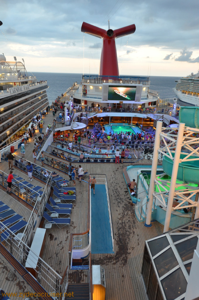 465: Carnival Conquest, Cozumel, Sail Away Deck Party, 