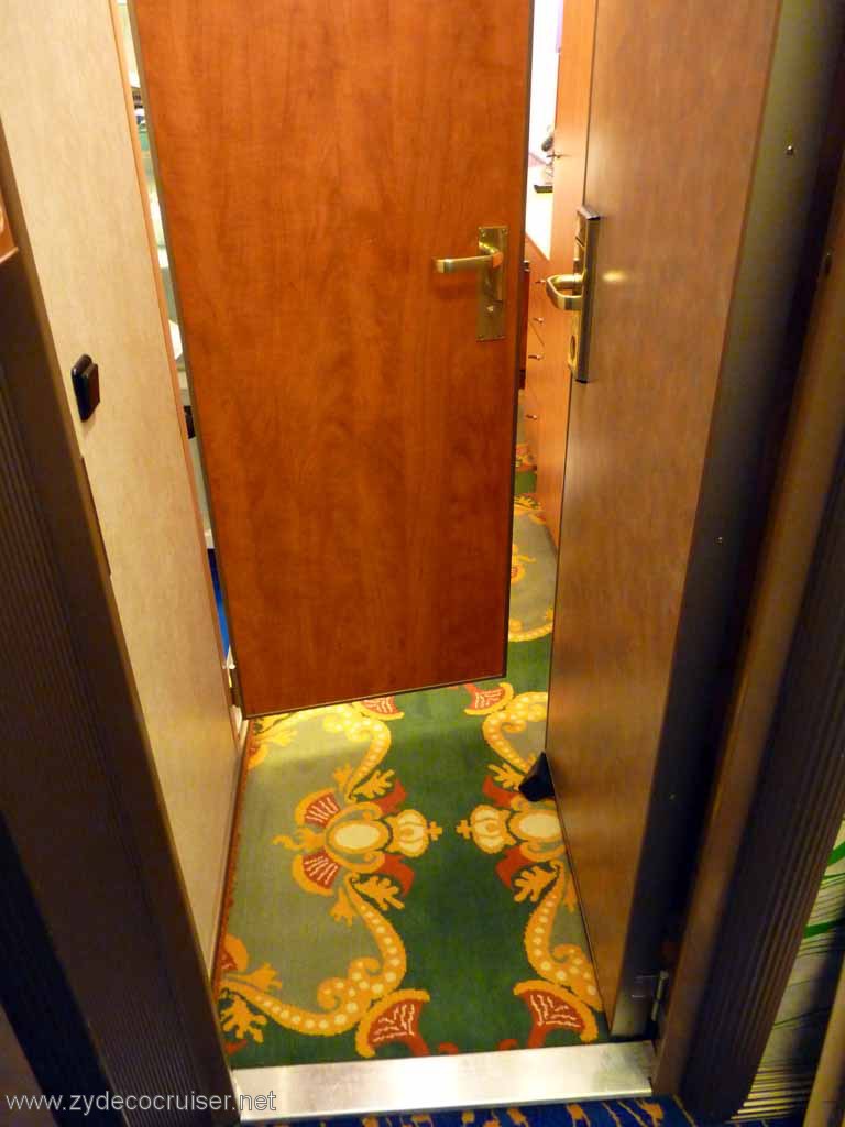 003: Carnival Spirit, Sea Day 4 - New Carpet in the Flooded rooms - some quite stylish!