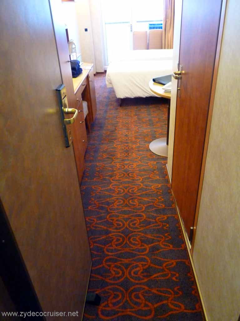 005: Carnival Spirit, Sea Day 4 - New Carpet in the Flooded rooms - this is different