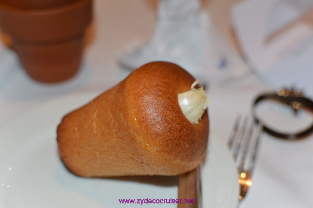 054: Carnival Sunshine, John Heald's Bloggers Cruise, BC7, Chef's Table, Bread with Roasted Garlic Clove, 