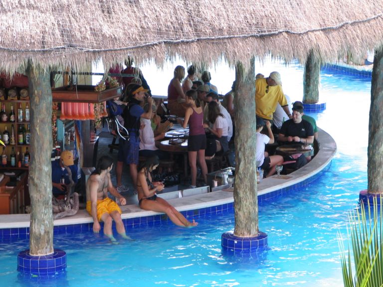 Costa Maya Pool, Swim Up Bar