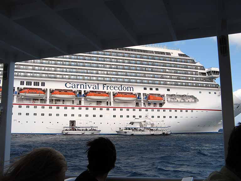 003: Carnival Freedom - Grand Cayman - Tendering into Georgetown