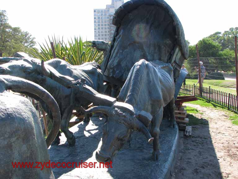 086: Carnival Splendor, Montevideo - Monumento La Carreta (Oxcart Monument)