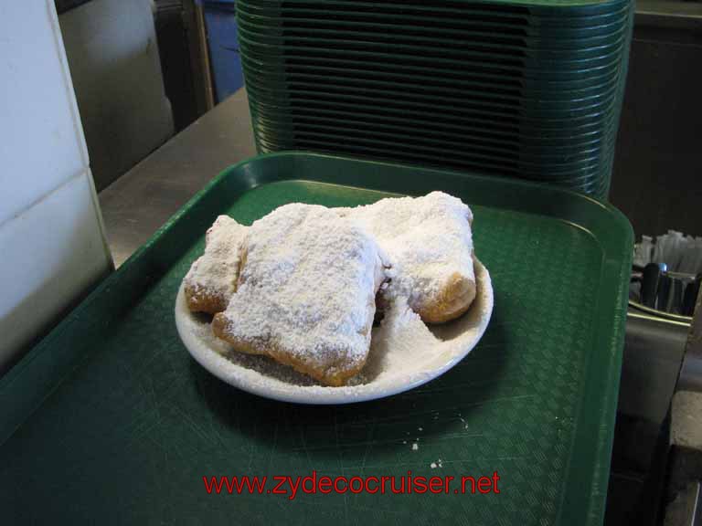 094: Cafe Du Monde - Riverwalk - Beignets, New Orleans, La