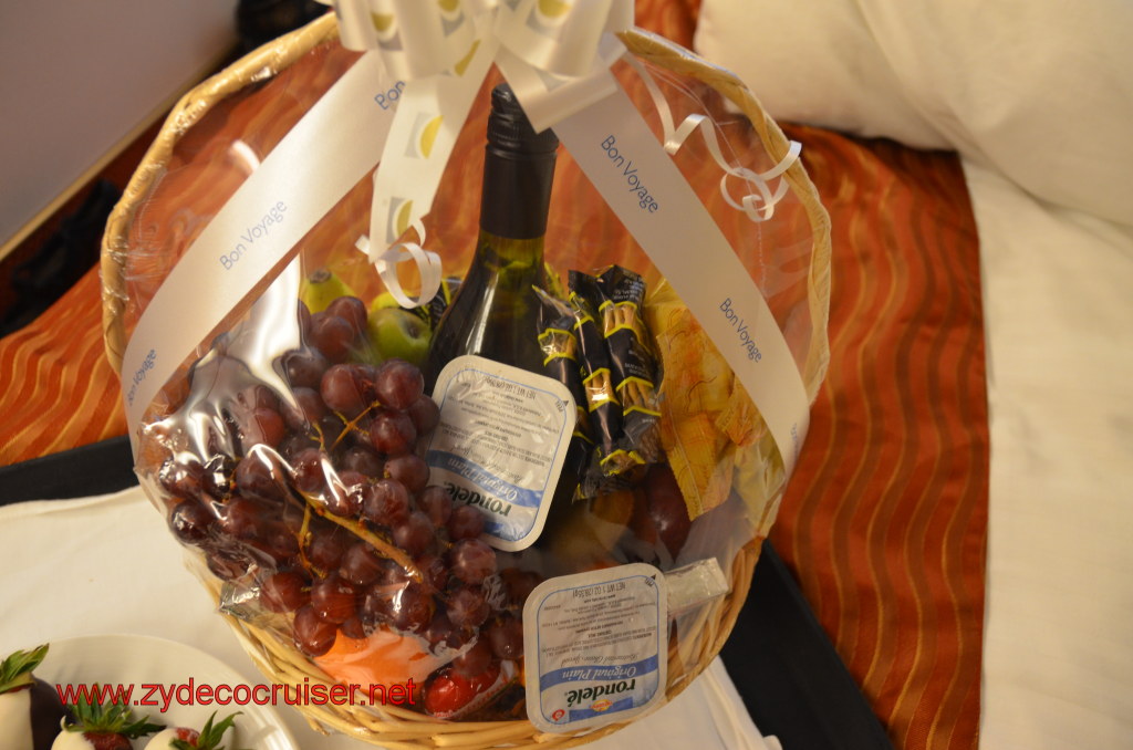 138: Carnival Magic, BC5, John Heald's Bloggers Cruise 5, Sea Day 1, Wine/cheese/fruit basket