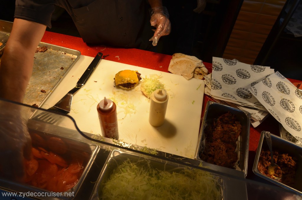 041: Carnival Conquest, New Orleans, Embarkation, Guy's Burger Joint, assembling my Pig Patty