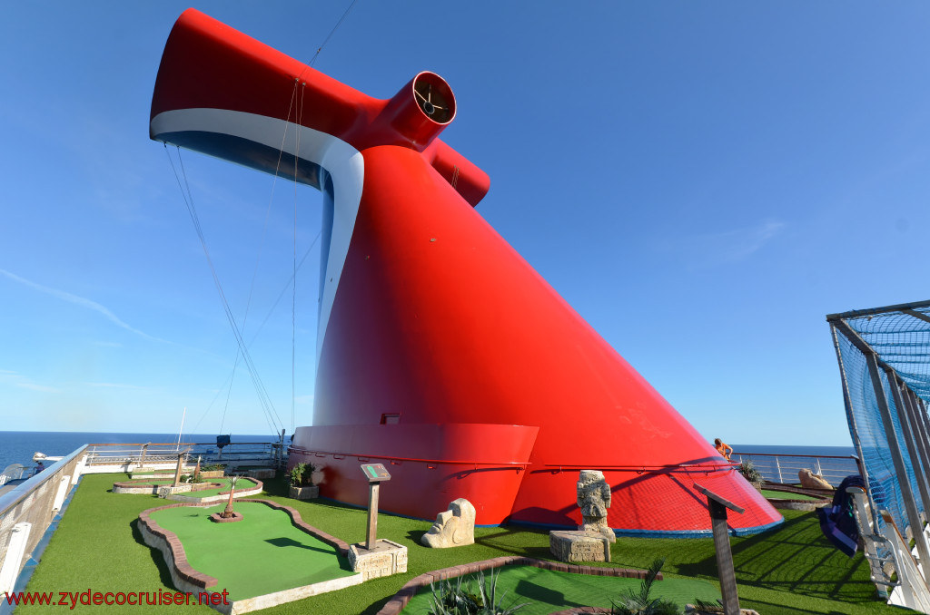 033: Carnival Conquest, Fun Day at Sea 1, Mini-golf and funnel, 