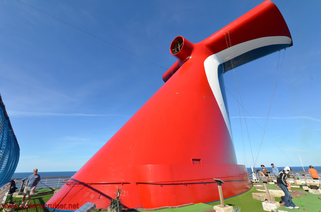 035: Carnival Conquest, Fun Day at Sea 1, Funnel and Mini-golf, 