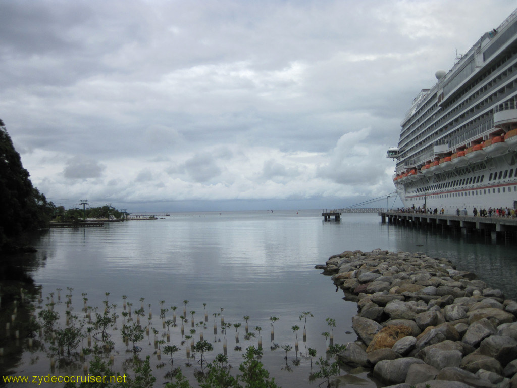 013: Carnival Conquest, Roatan, Carnival Dream docked