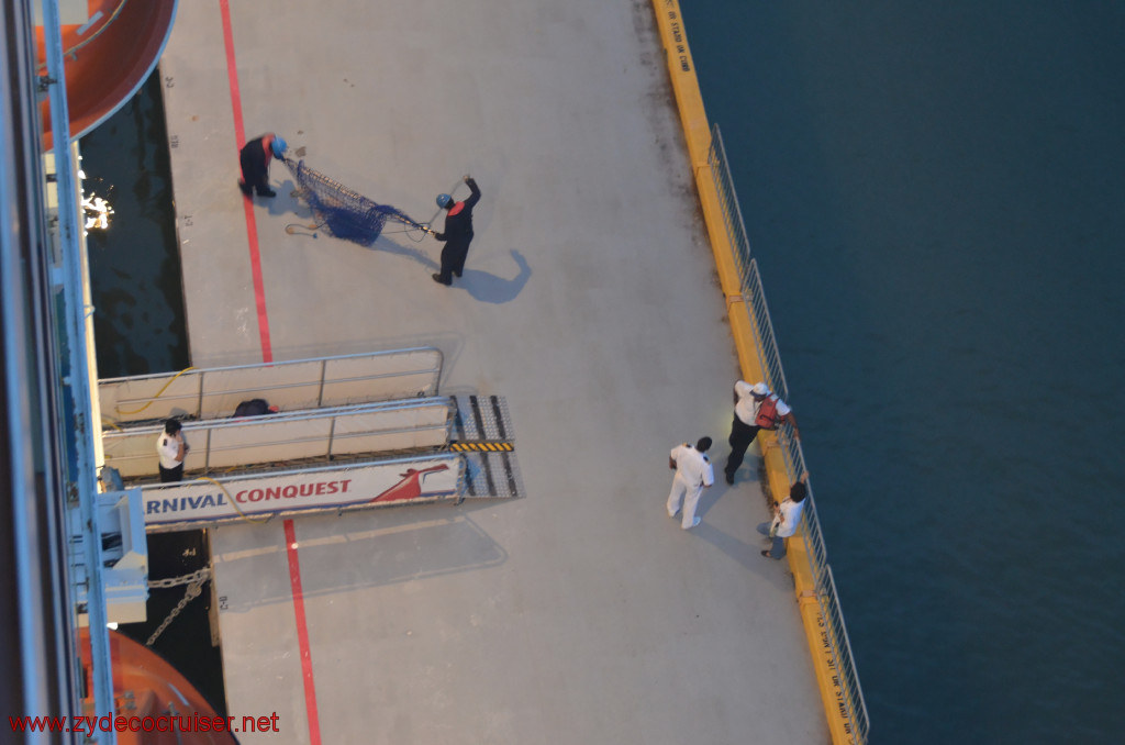 172: Carnival Conquest, Roatan, Mahogany Bay, waiting for the pier runners, who were too lazy to run, 