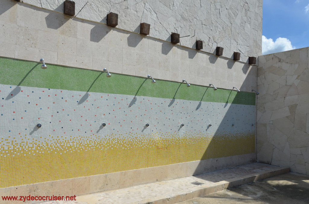 091: Carnival Conquest, Cozumel, Chankanaab, Showers outside of Sea Lion area, near Swimming Pool, 