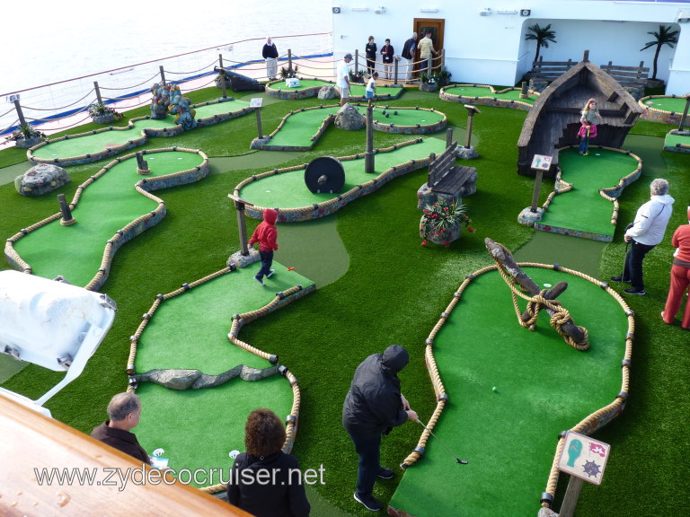 3729: Carnival Dream Mini Golf