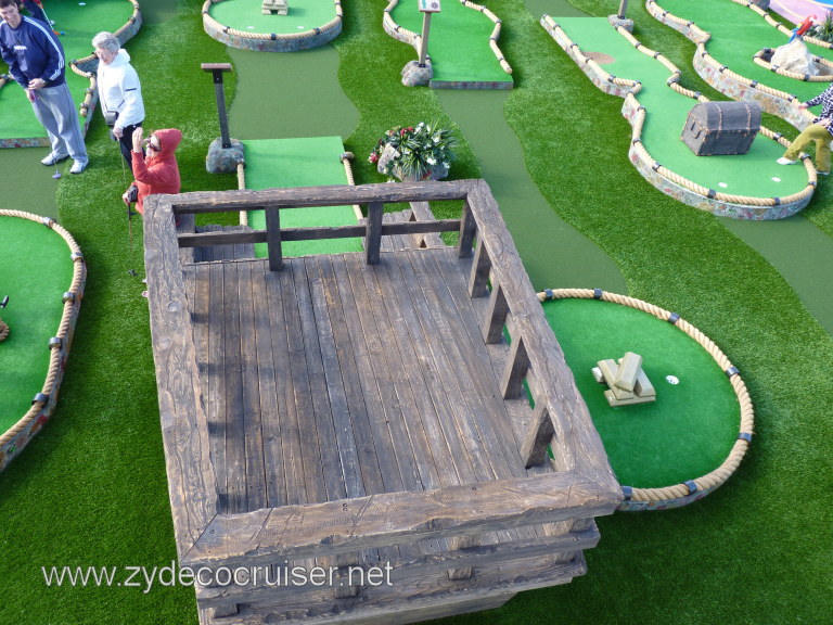 3732: Carnival Dream Mini Golf