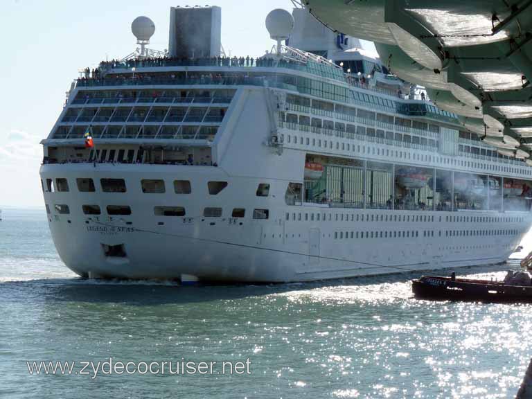 4640: Carnival Dream - Venice, Italy - Tugboat hauling Legend of the Seas away