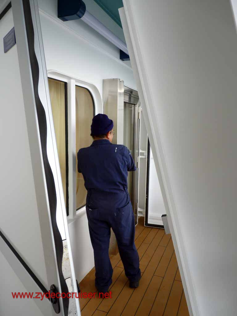 5512: Carnival Dream - Messina - Sealing off the Cove Balcony Doors