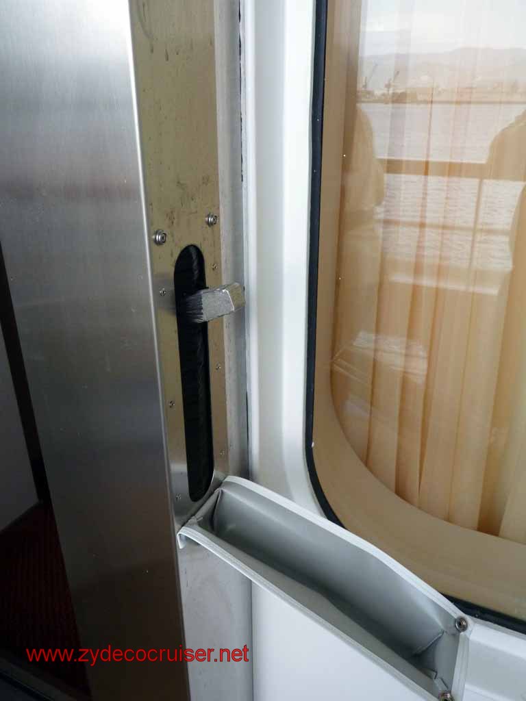 5513: Carnival Dream - Messina - Sealing off the Cove Balcony Doors