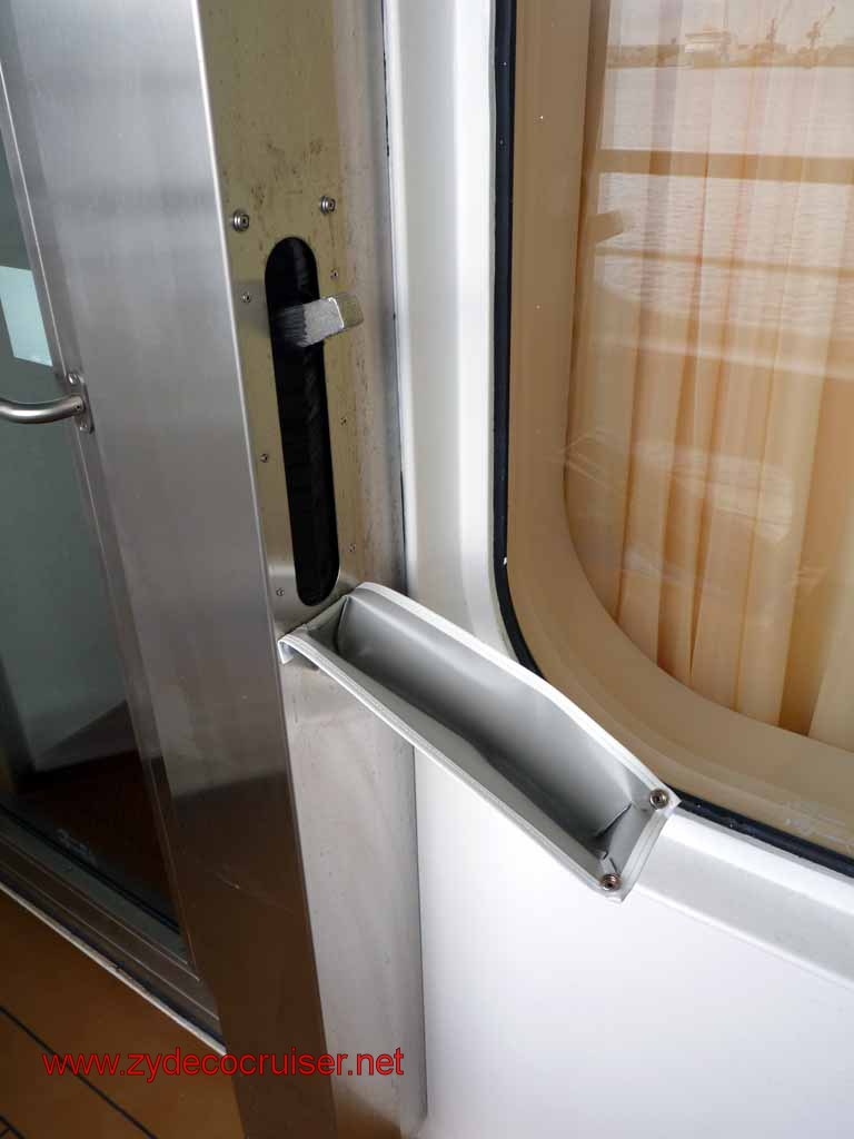 5526: Carnival Dream - Messina - Sealing off the Cove Balcony Doors