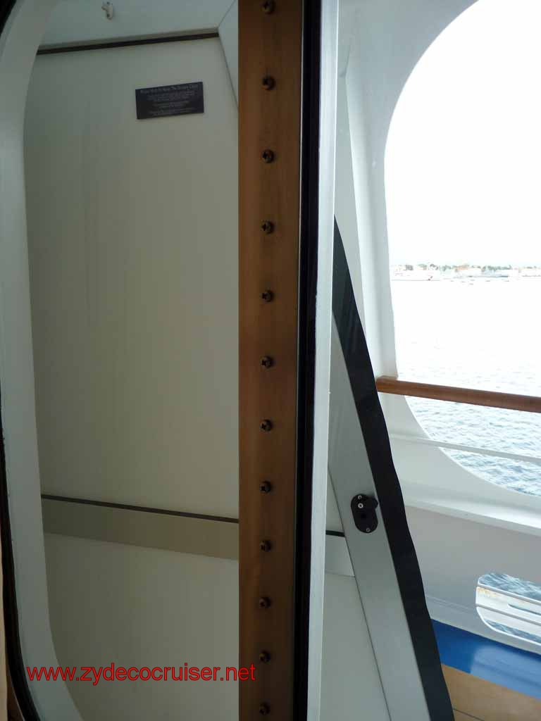 5533: Carnival Dream - Messina - Sealing off the Cove Balcony Doors