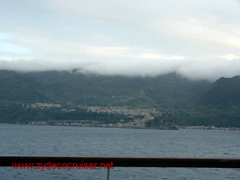 5548: Carnival Dream leaving Messina