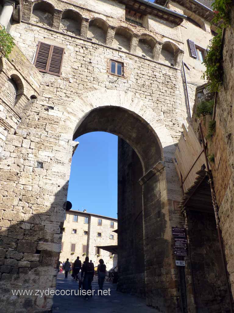 6420: Carnival Dream, Livorno - Beautiful Tuscany - San Gimignano