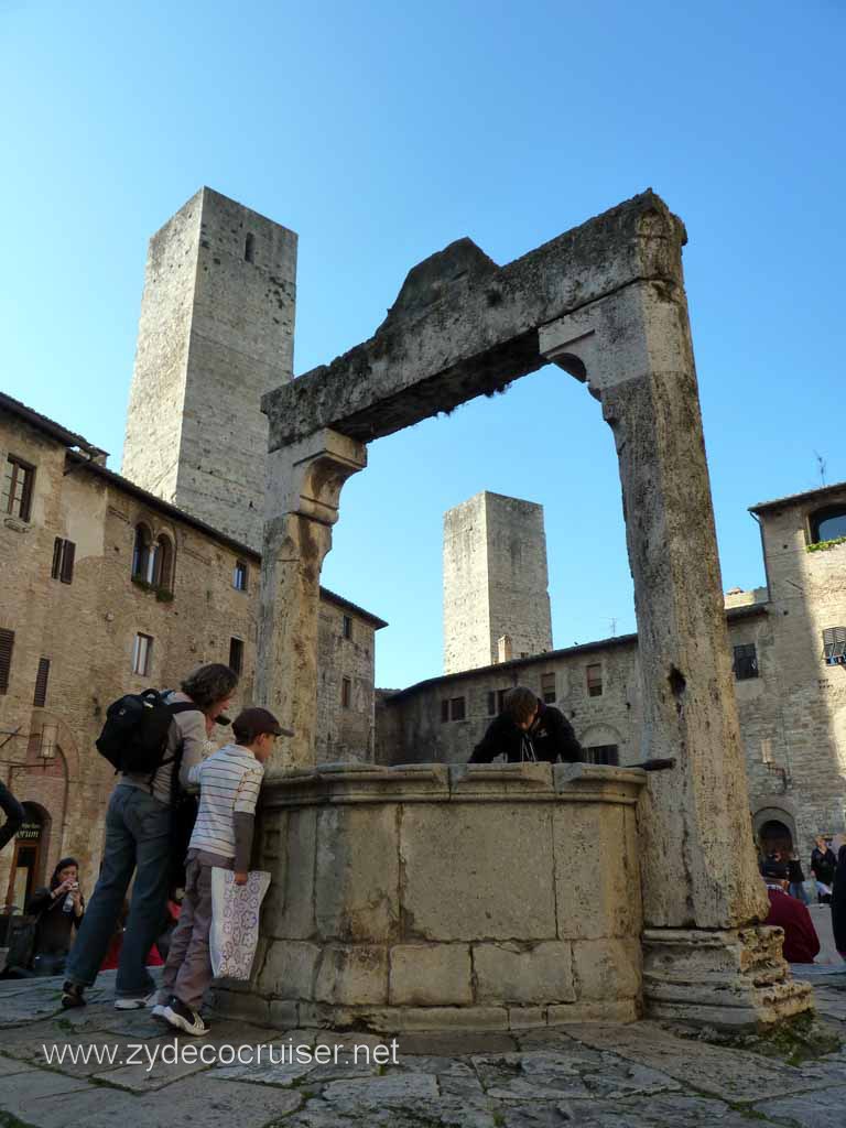 6444: Carnival Dream, Livorno - Beautiful Tuscany - San Gimignano