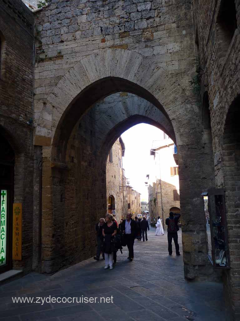 6472: Carnival Dream, Livorno - Beautiful Tuscany - San Gimignano