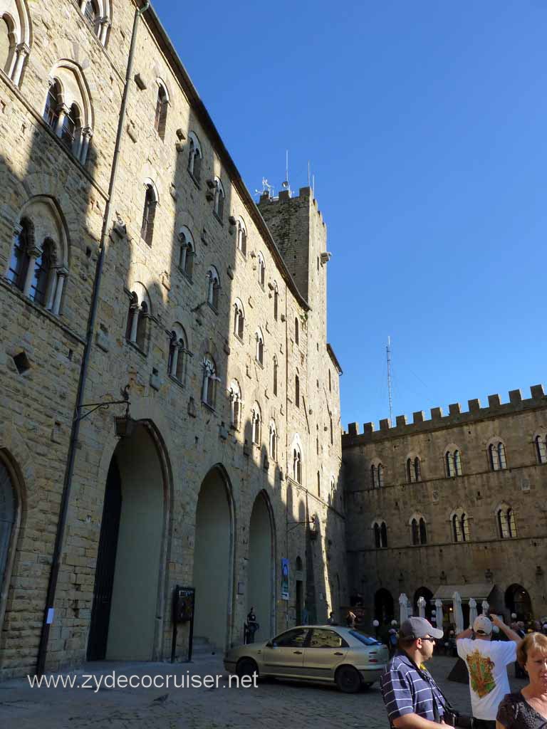 6620: Carnival Dream, Livorno - Beautiful Tuscany - Volterra - Palzzo Pretorio and Tower of the Little Pig