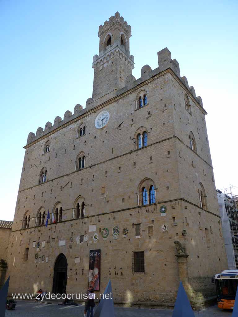 6628: Carnival Dream, Livorno - Beautiful Tuscany - Volterra - Palazzo dei Priori