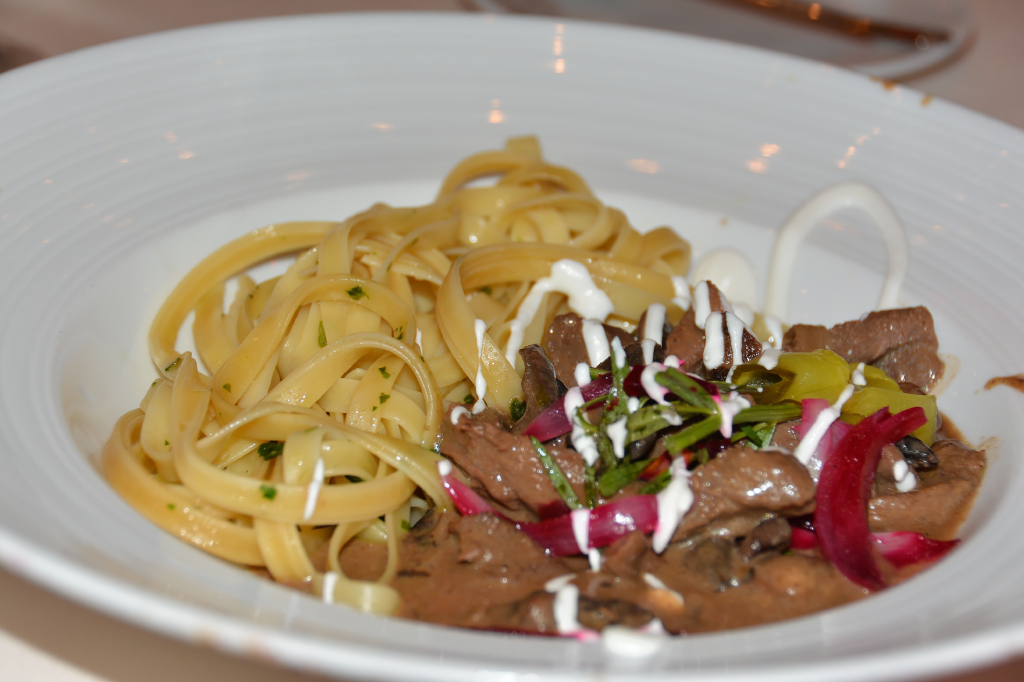 Carnival Dream, MDR Dinner 6, Beef Stroganoff, 