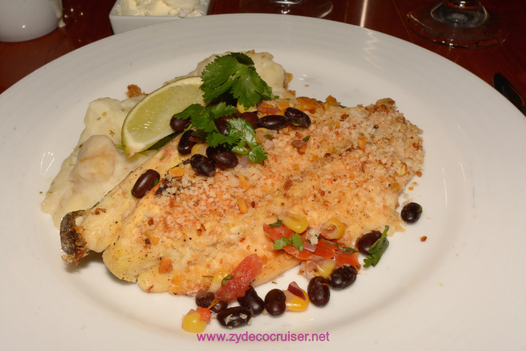 Pescado Asado Cubierto Con Tostones