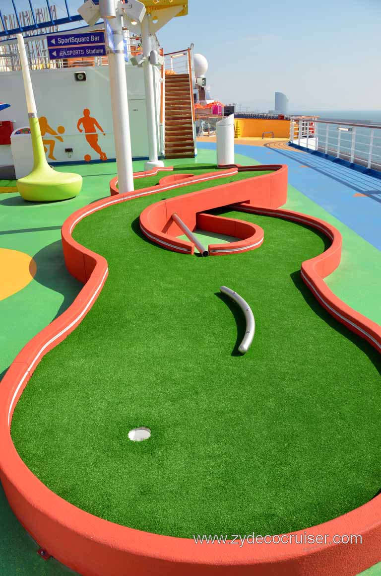 033: Carnival Magic, Grand Mediterranean, Barcelona, Mini-Golf