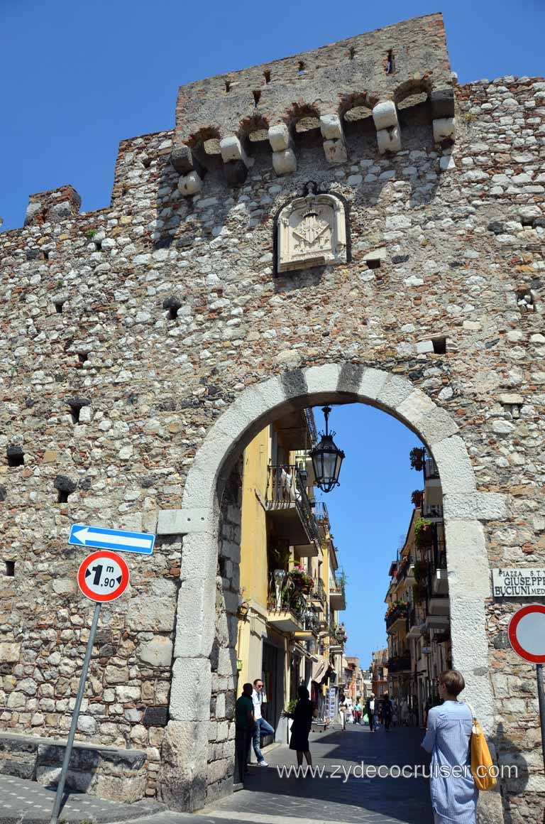 321: Carnival Magic, Messina, Taormina on Your Own Tour, Taormina, Gate