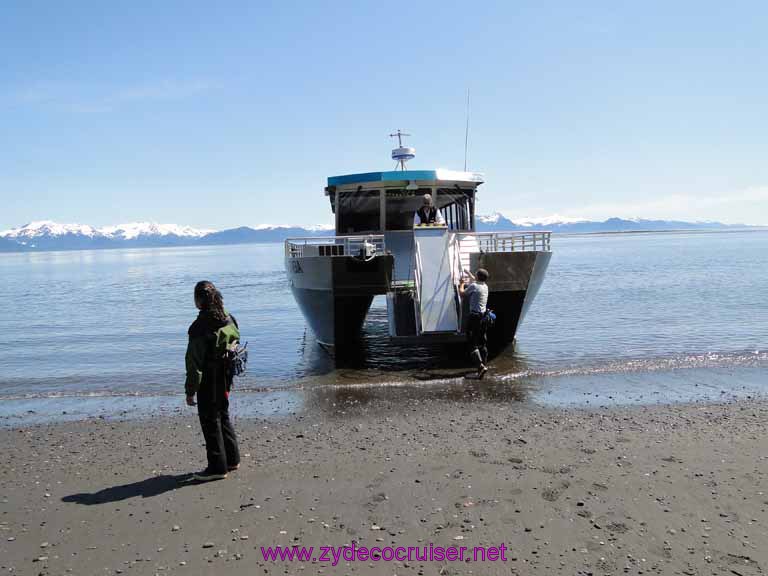 135: Sitka - Captain's Choice Wildlife Quest and Beach Exploration - Our Boat pulling out