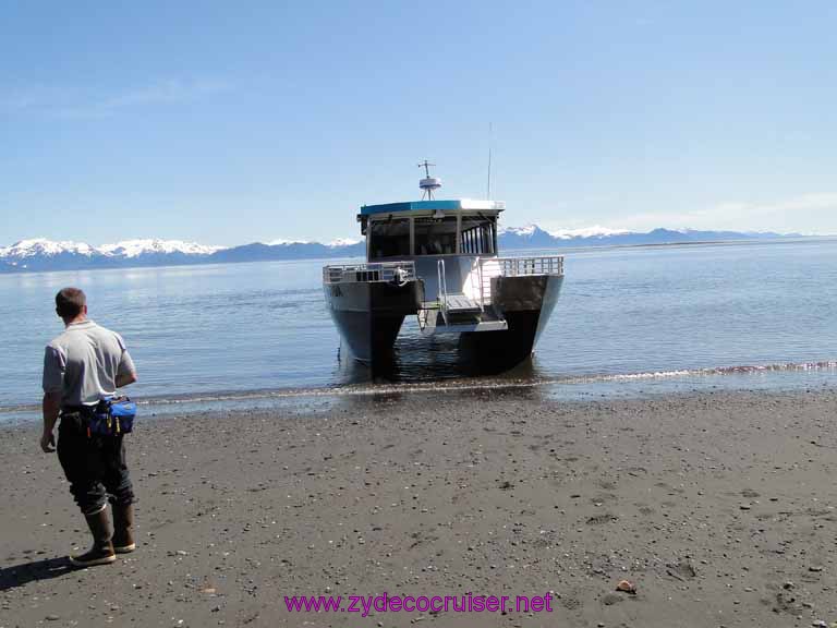 136: Sitka - Captain's Choice Wildlife Quest and Beach Exploration - Our Boat pulling out