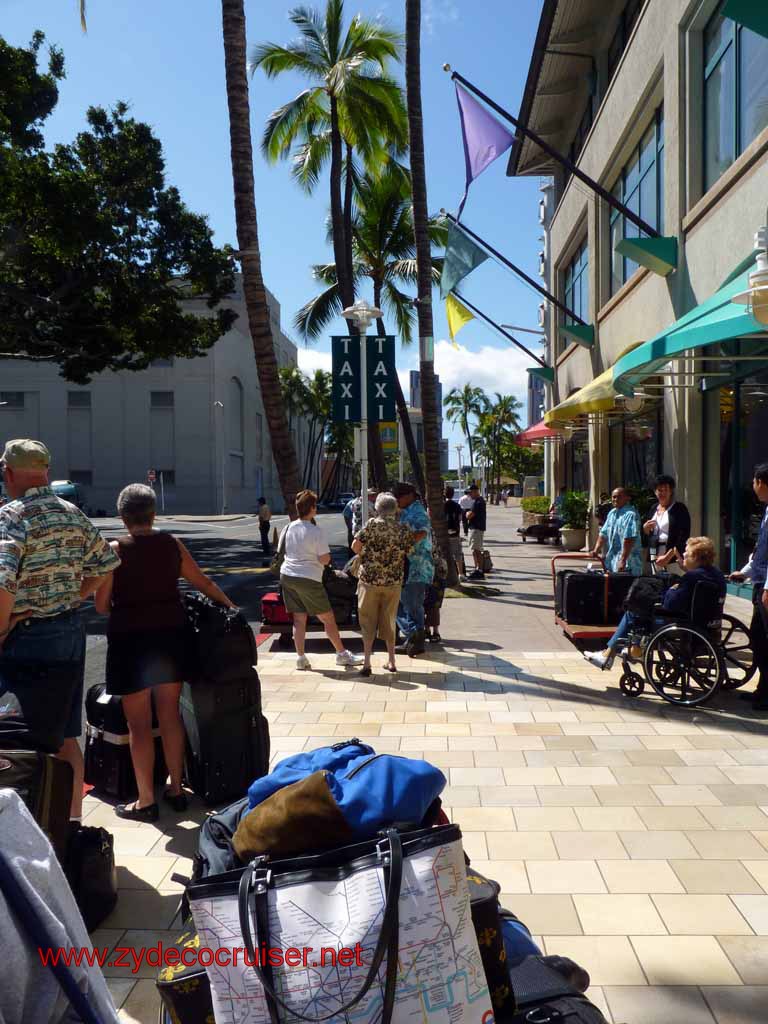 033: Carnival Spirit, Honolulu, Hawaii, Waiting for a taxi