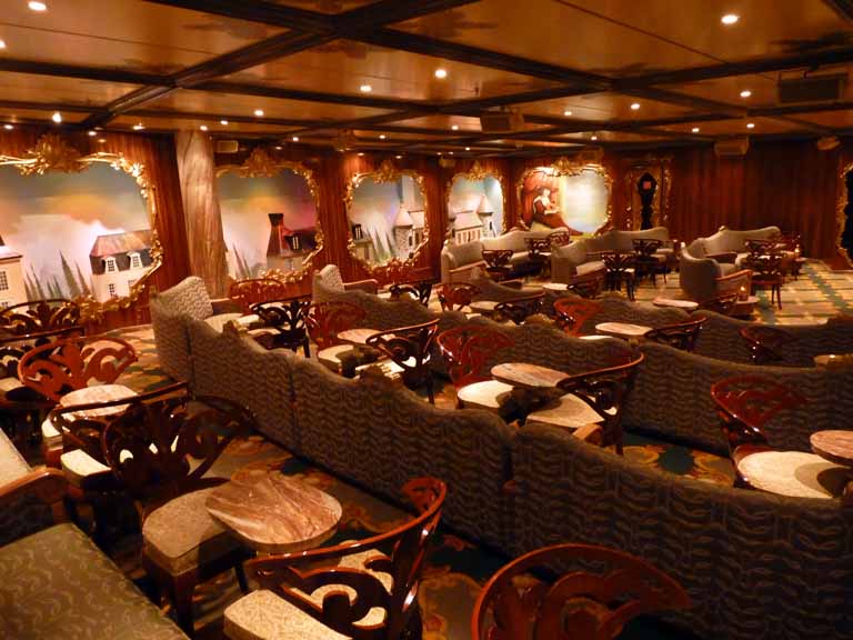 032: Carnival Spirit, Sea Day 1 - Versailles Lounge