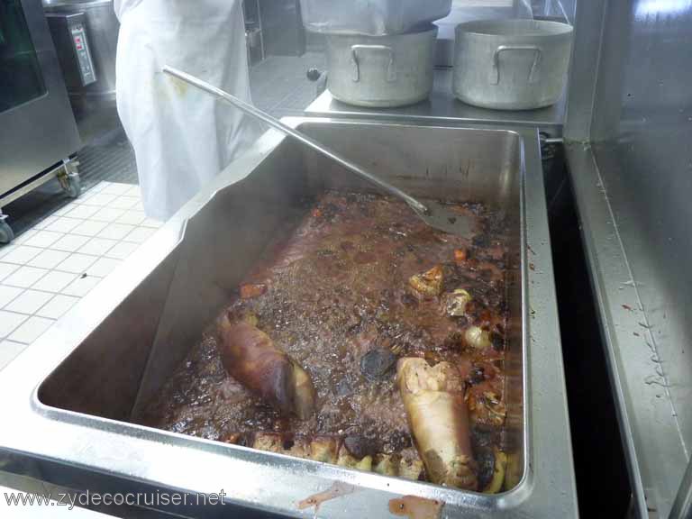 018: Carnival Spirit, Sea Day 4 - Galley tour - making gravy