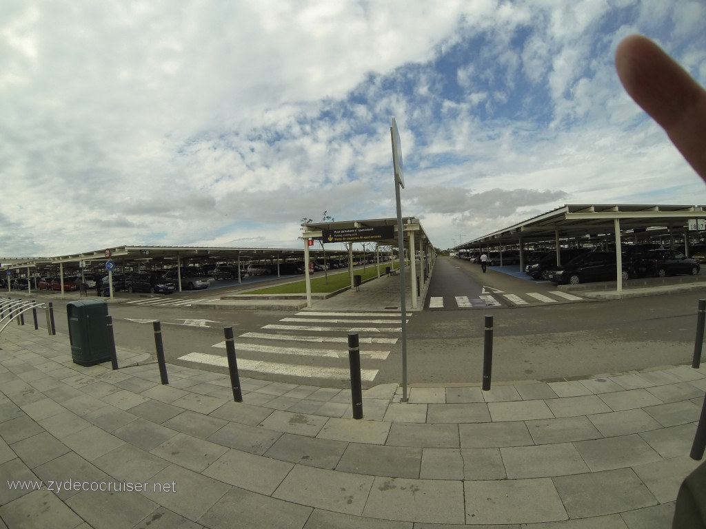 001: Carnival Sunshine Cruise, Pre-May17 Cruise, Barcelona Airport, Parking G, waiting for hotel shuttle bus