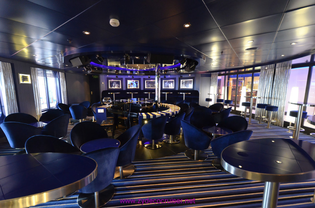 416: Carnival Sunshine Cruise, Naples, Piano Bar 88, 