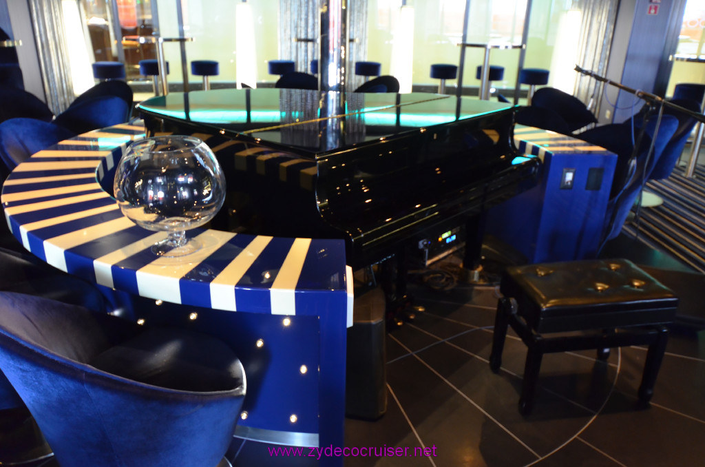 419: Carnival Sunshine Cruise, Naples, Piano Bar 88, 