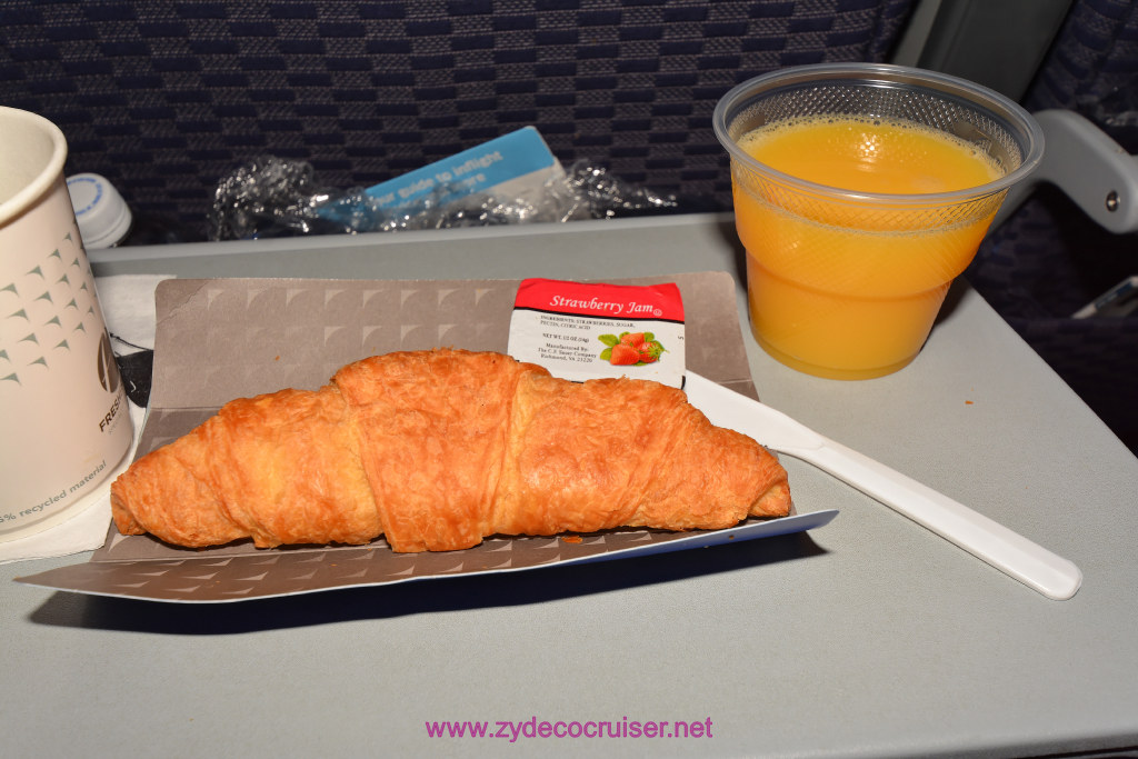 014: Carnival Vista, Pre-cruise, United Cattle Class Plus, IAH-Munich, "Breakfast"