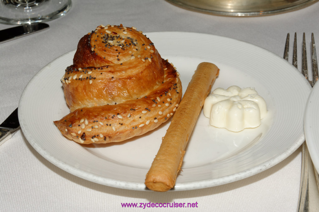 073: Emerald Princess Cruise, MDR Dinner, Bread, 