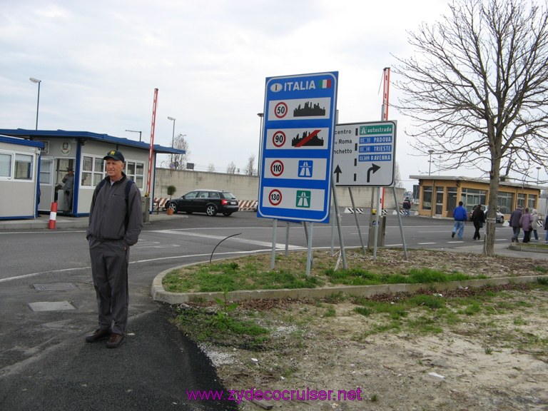 005: Carnival Freedom - Walking to Piazzale Roma