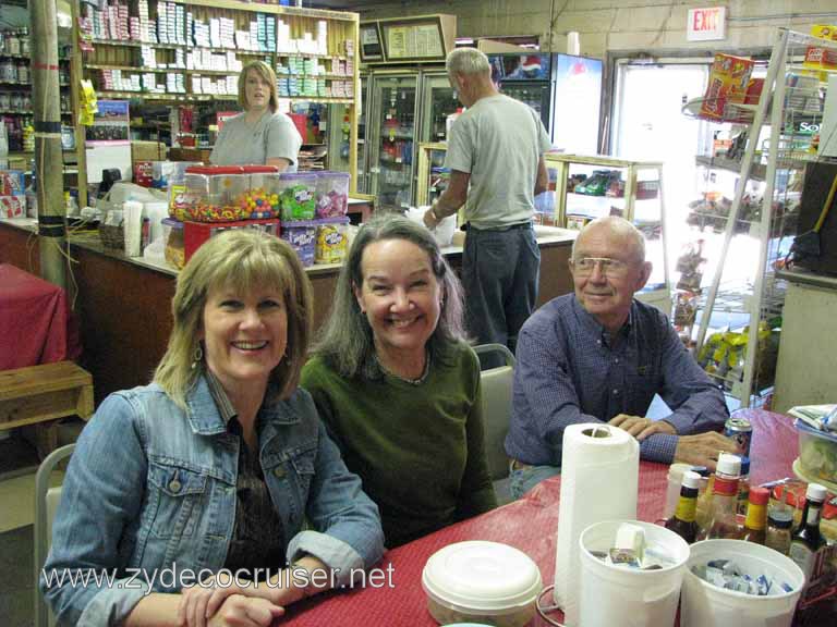 007: Moon's Grocery and Deli, Homer, LA - Smile!