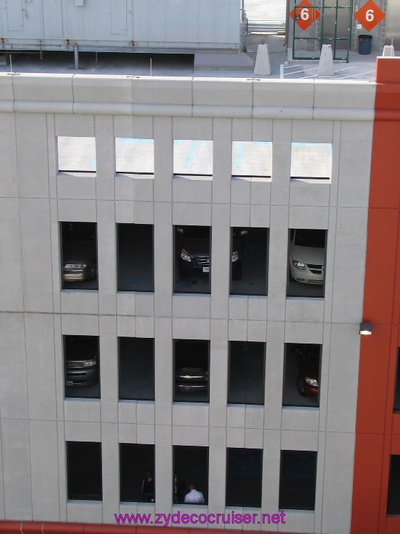 New Orleans, Erato Street Cruise Terminal, Most parking is covered and lighted.