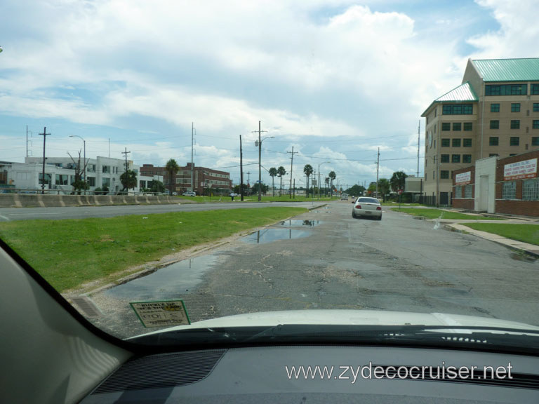 009: In the vicinity of Parkway Bakery and Tavern,  New Orleans