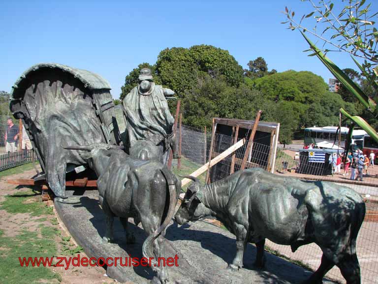 090: Carnival Splendor, Montevideo - Monumento La Carreta (Oxcart Monument)