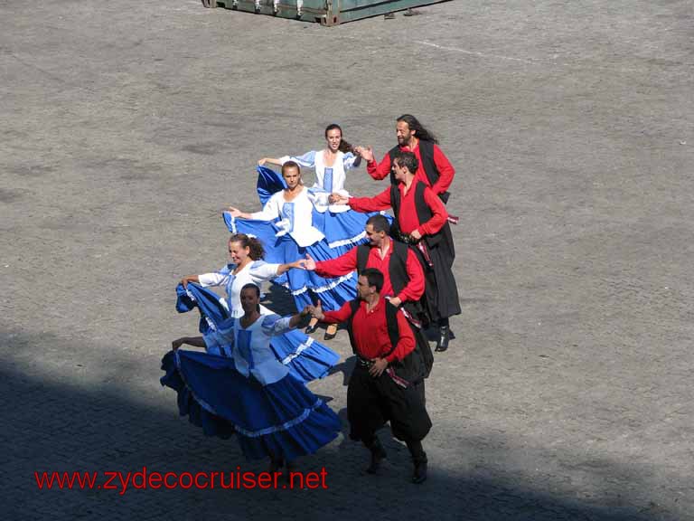 161: Carnival Splendor, Montevideo - Dancers entertaining the ship at dock